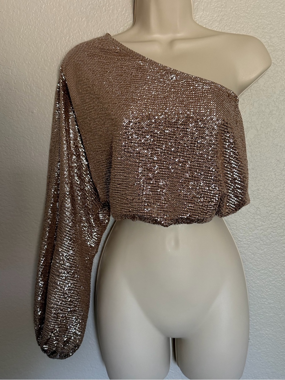 Show Me Your MuMu One-Shoulder Metallic Sequin Crop Top - Rose Gold